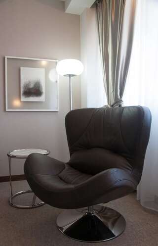 Отель Hotel Aurel Подгорица Двухместный номер с 1 кроватью или 2 отдельными кроватями - Подходит для гостей с ограниченными физическими возможностями-2